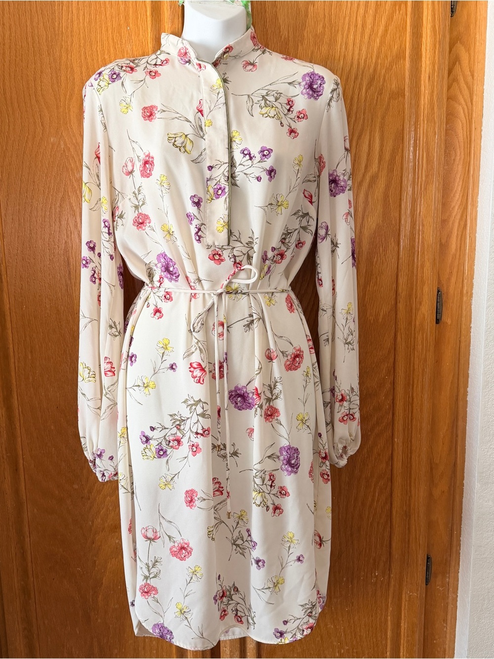 Ralph Lauren shift dress features a delicate wildflower sketch size  6